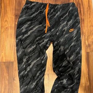 Nike Tiger Camo cuffed sweatpants